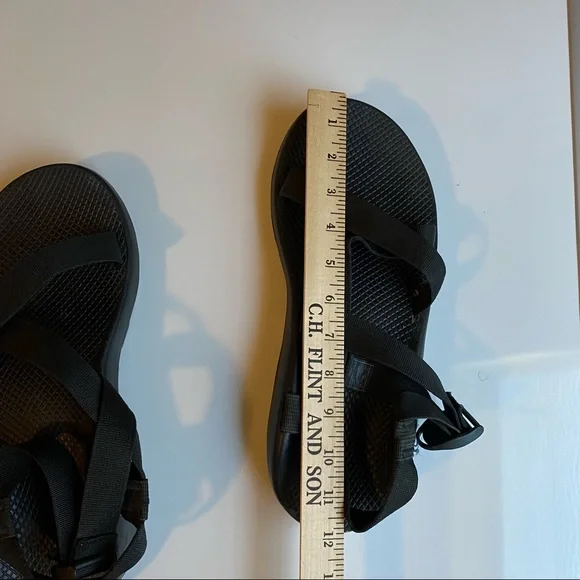 Chaco Men Size 13 Black Strap Summer Sandals - Picture 7 of 10